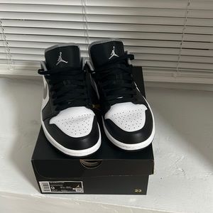 Size 9 Air Jordan 1 low